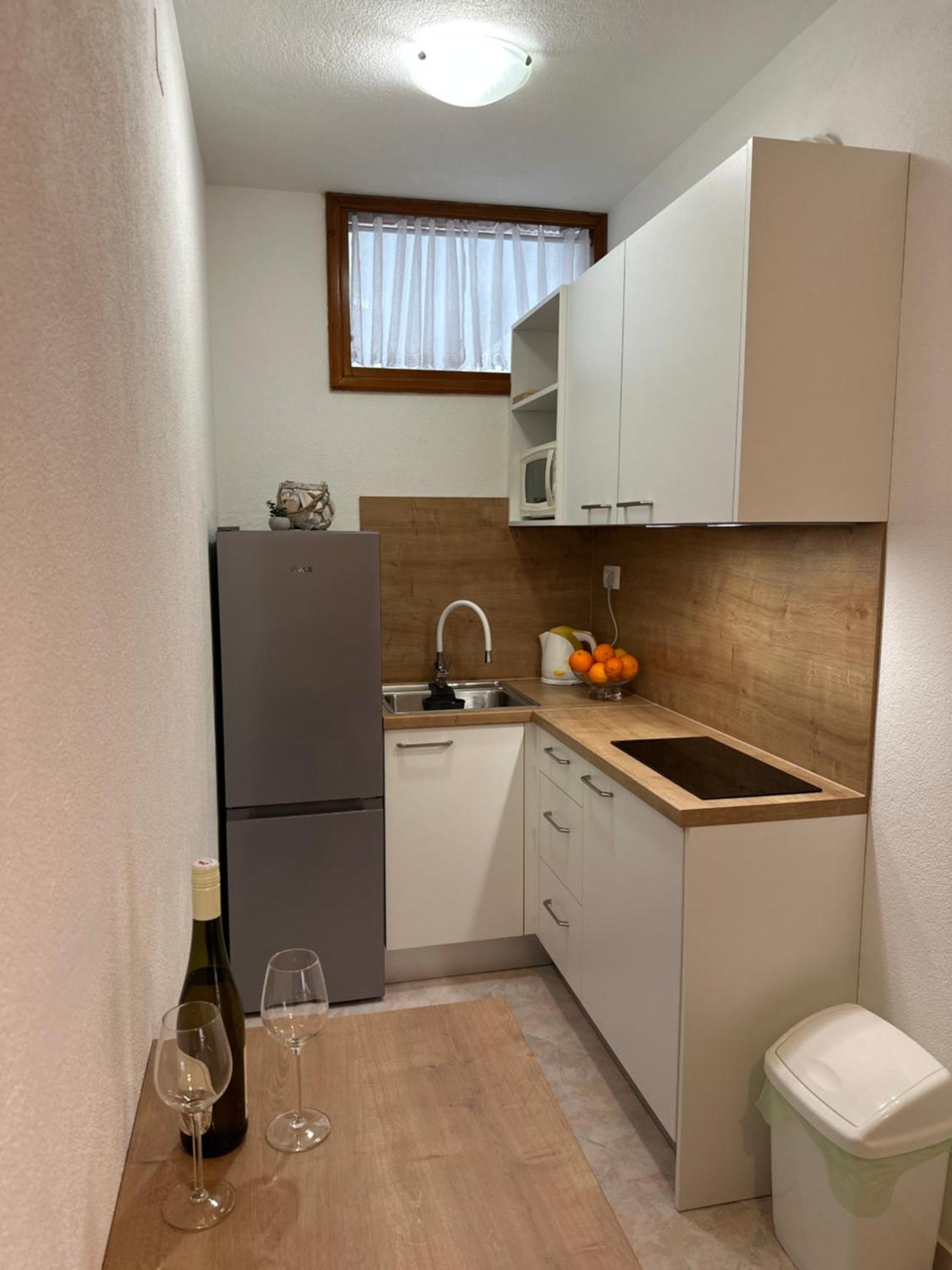 Apartmani Jurica I Ankica Brela Exterior photo